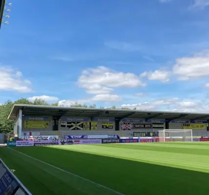 Burton Albion podejmuje West Ham: Kluczowe informacje o meczu