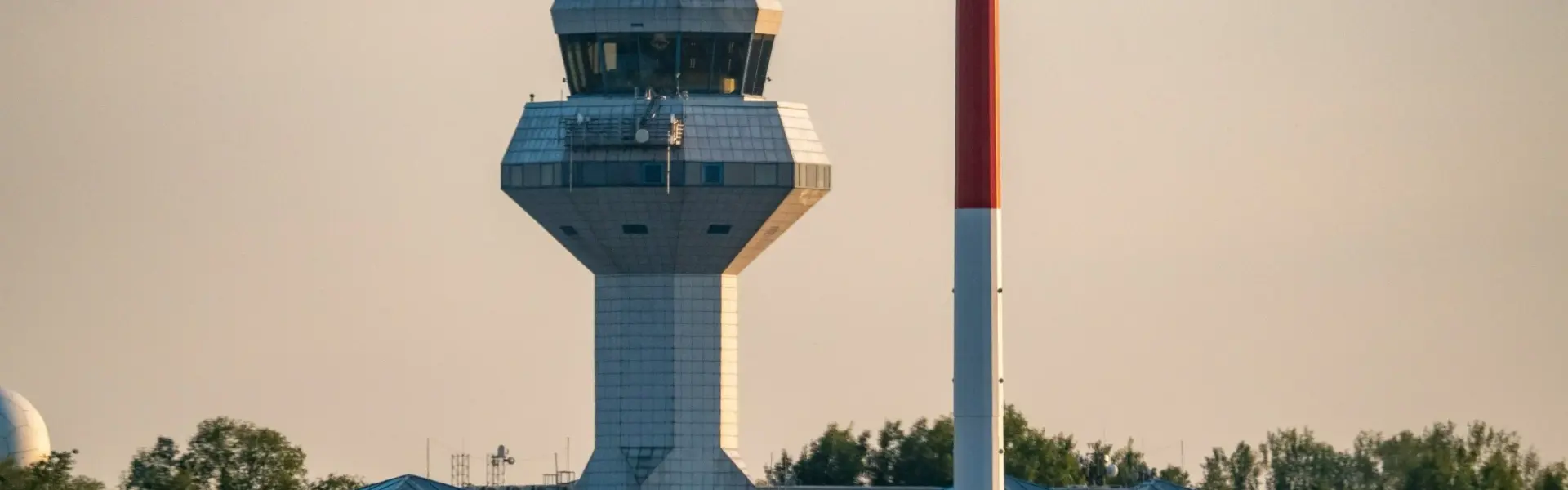 Drony a bezpieczeństwo: naruszenia przestrzeni powietrznej w Polsce