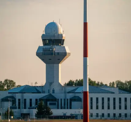 Drony a bezpieczeństwo: naruszenia przestrzeni powietrznej w Polsce