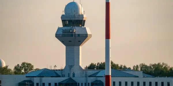 Drony a bezpieczeństwo: naruszenia przestrzeni powietrznej w Polsce