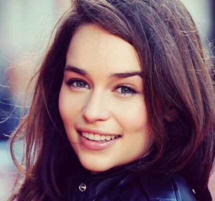 Emilia Clarke: Z życia i kariery znanej aktorki