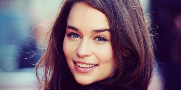 Emilia Clarke: Z życia i kariery znanej aktorki