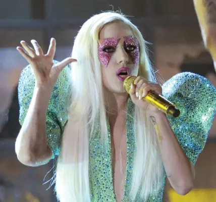 Lady Gaga: Muzyczna Ikona i Wiele Więcej