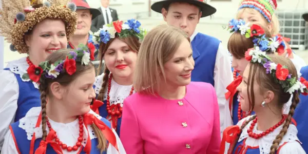 Marta Nawrocka: Młoda Artystka Zyskująca Rozgłos