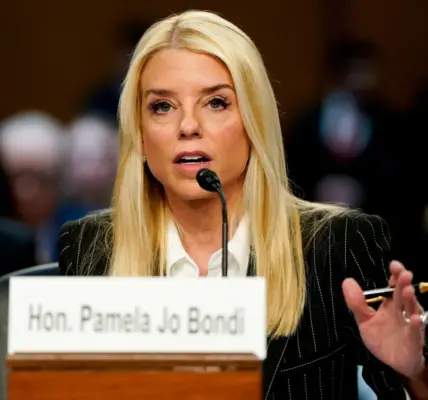 Pam Bondi: Wpływowa Postać w Amerykańskiej Polityce