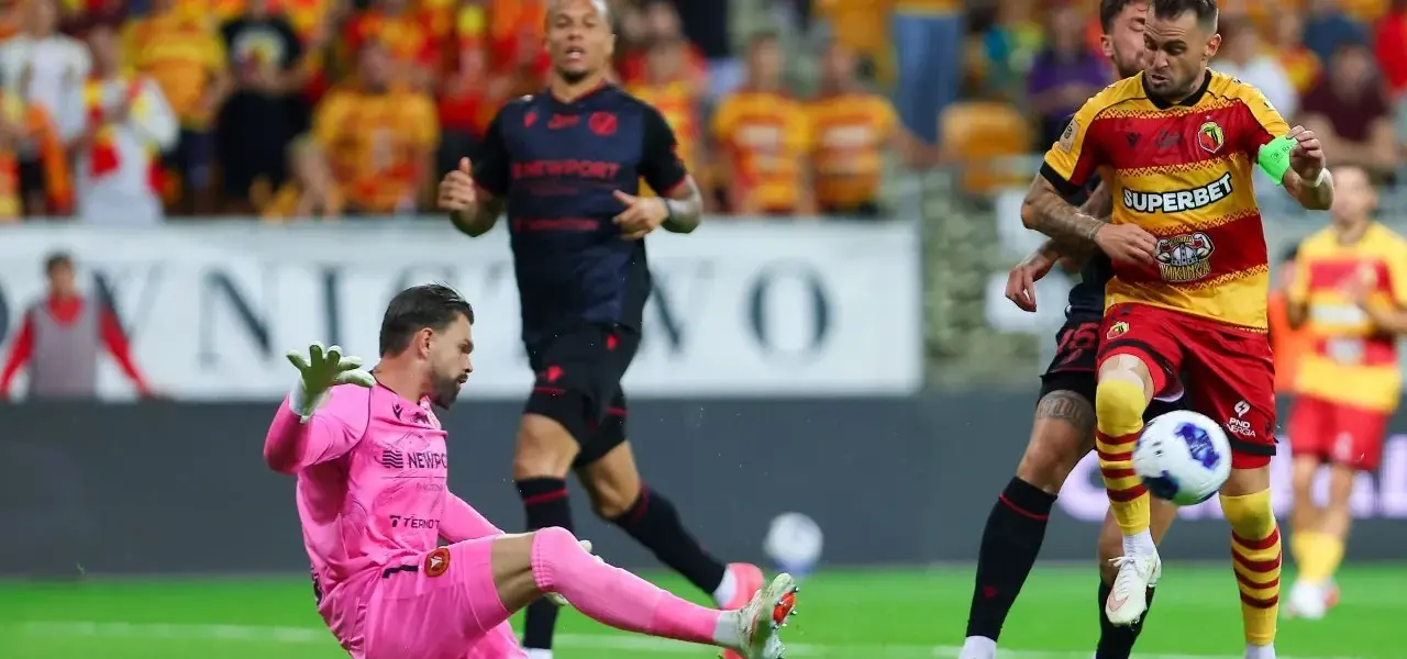 Zabójcze trzy minuty Widzewa w Białymstoku! Pierwsza wyjazdowa wygrana od prawie pół roku